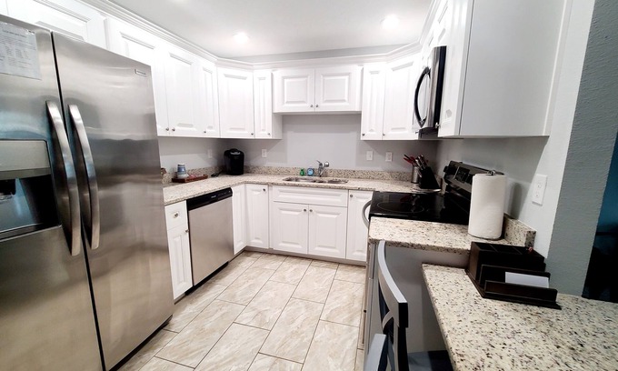 Zephyrhills South House | Beautiful New Villa located 30 mins from Tampa