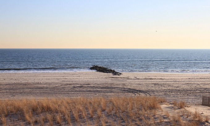 Long Beach Condo | Beautiful oceanfront townhouse in the West End of Long Beach