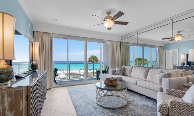 Destin Condo | 🏖️ 🌴Beautiful Oceanfront Views! Heated Pool & Hot Tub 🐬☀️