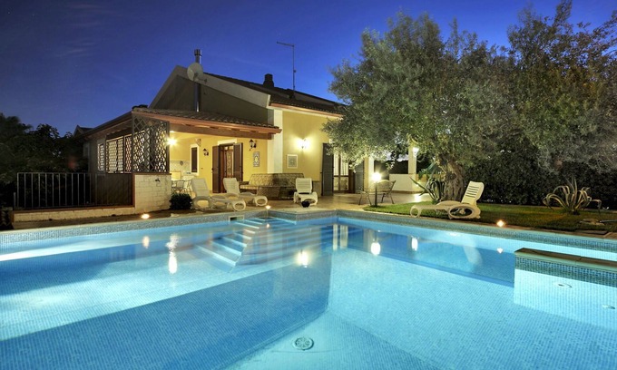 Marina di Ragusa Villa | Beautiful private villa for 8 people with WIFI, private pool, A/C and TV