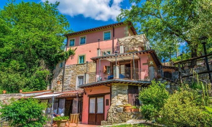 Loro Ciuffenna House | Beautiful private villa for 12 people with private pool, WIFI, TV, terrace and pets allowed