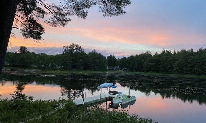 Weare House | Beautiful Private Lakefront new Log Home