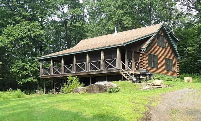 Townshend House | Beautiful, private log cabin with huge, relaxing screened porch
