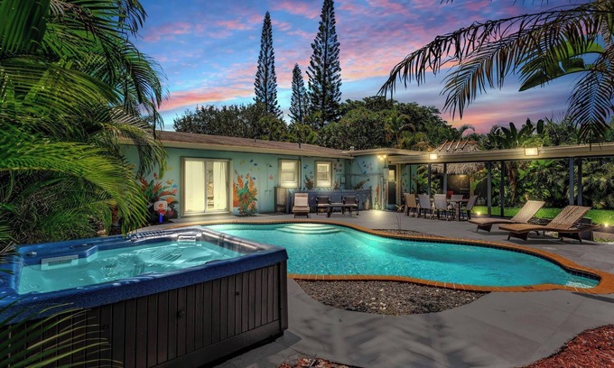 Parkside House | BEAUTIFUL PRIVATE RESORT 7 bedrooms 5 baths pool house