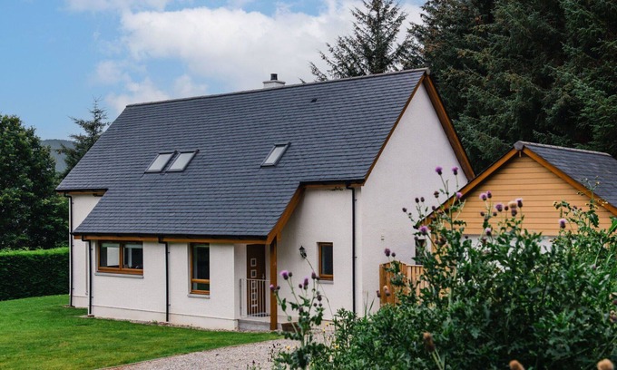 Drumnadrochit Villa | Beautiful private villa for 8 people with WIFI, TV, pets allowed and panoramic view