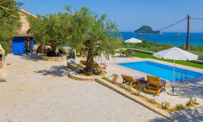 Porto Koukla Villa | Beautiful private villa for 6 guests with A/C, private pool, TV and parking