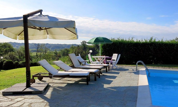 Capriglio House | Beautiful private villa for 10 people with WIFI, private pool, TV, terrace and pets allowed