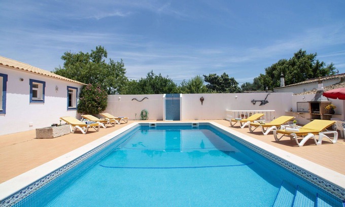 Cerro do Ouro House | Beautiful private villa for 8 guests with WIFI, private pool, TV and terrace