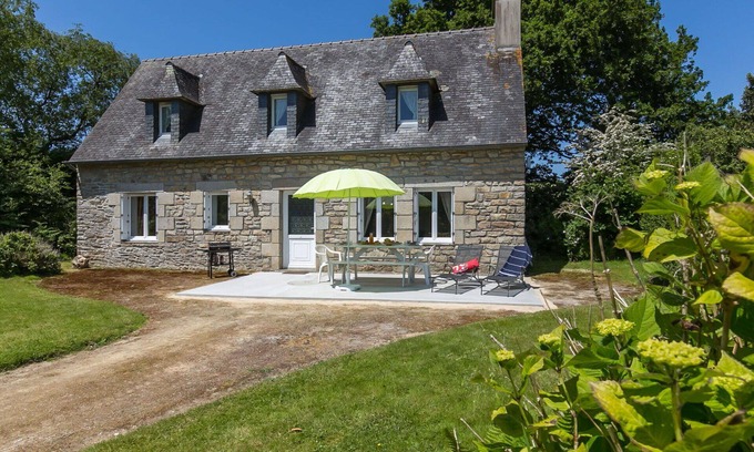 Sizun Villa | Beautiful private villa for 5 people with WIFI, TV and pets allowed