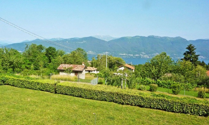 Porto Valtravaglia House | Beautiful private villa for 6 guests with WIFI, TV, terrace and pets allowed