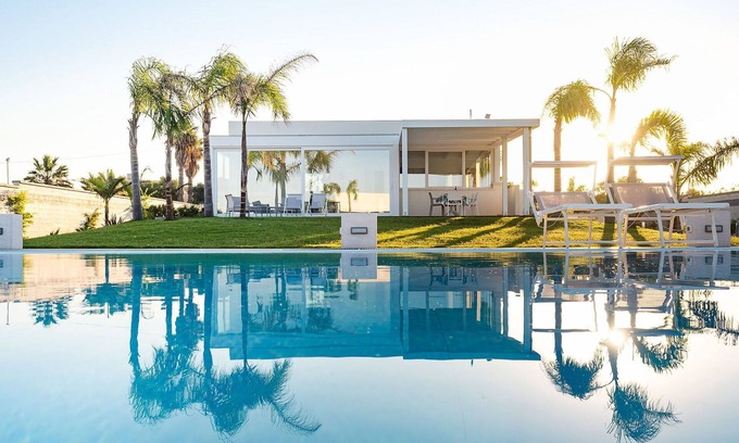 Marsala Villa | Beautiful private villa for 10 guests with WIFI, A/C, pool, TV and terrace