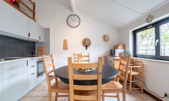 Bredene House | Beautiful private villa for 5 guests with WIFI, TV, terrace and pets allowed