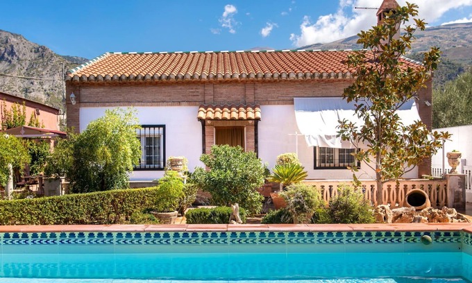 Niguelas House | Beautiful private villa for 6 guests with WIFI, A/C, private pool, TV, patio and parking