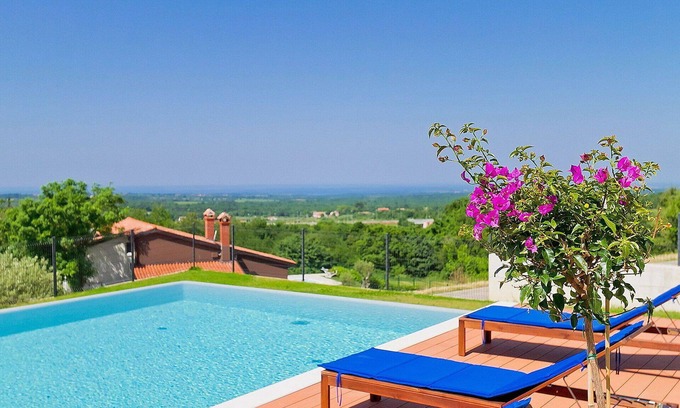 Farini Villa | Beautiful private villa for 8 people with private pool, WIFI, A/C, TV, patio and panoramic view