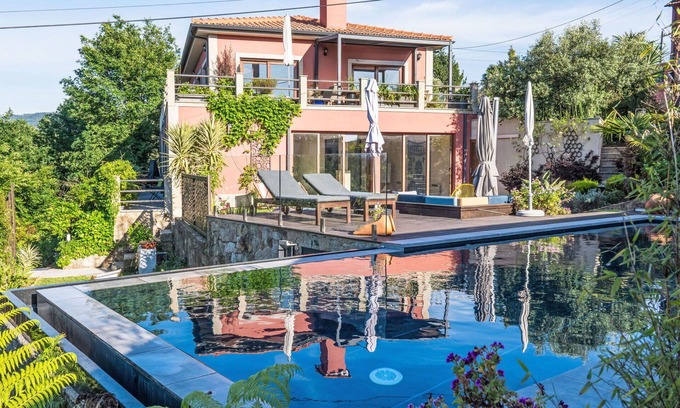 Ponte de Lima Villa | Beautiful private villa for 12 guests with WIFI, private pool, TV and patio