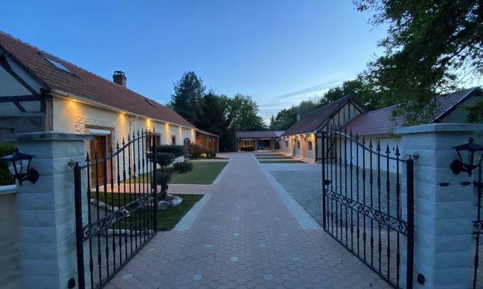 Varennes-Changy House | Beautiful property 2 houses 1h paris with covered swimming pool