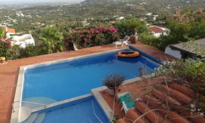 Quinta das Raposeiras Villa | Beautiful and large villa, heated swimming pool, garden, views towards the sea and the hills