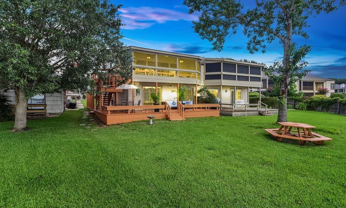 April Sound House | BEAUTIFUL RESORT LAKEHOUSE!