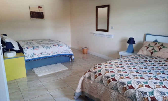 Cahir Apartment | Beautiful Rural Ground Floor Flat with Waterfront View