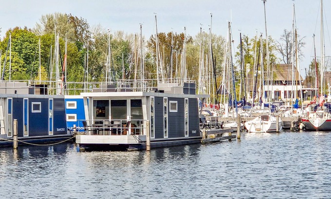 Naarderbos Boat Rental | Beautiful ship in Naarden with WiFi