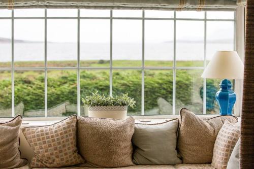 Rothesay House | Beautiful spacious old schoolhouse with stunning sea views and beach nearby