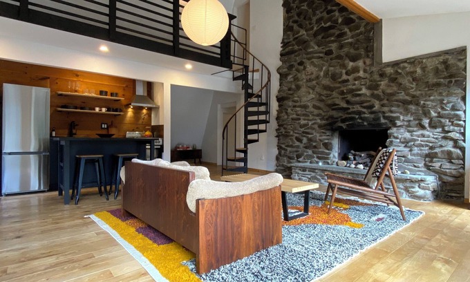 Kerhonkson Cottage | Beautiful stream side cottage in the woods