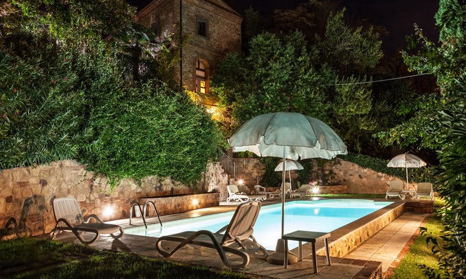 Sinalunga House | Beautiful studio located in a park with private garden, swimming pool, parking