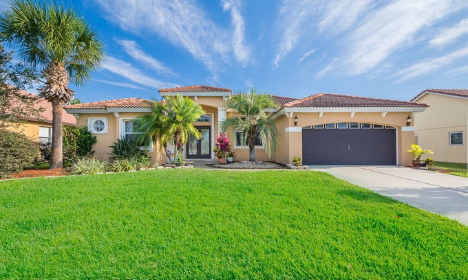 Buena Ventura Lakes House | Beautiful Summer Home