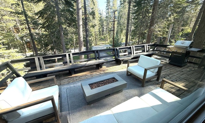 Pla-Vada Woodlands Cabin | Beautiful Tahoe Cabin: Lakes, Rivers & Trails
