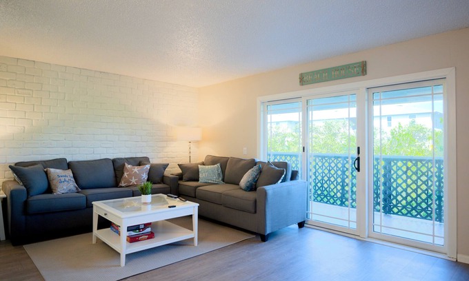 Indian Shores House | Beautiful Townhome Steps from Beach