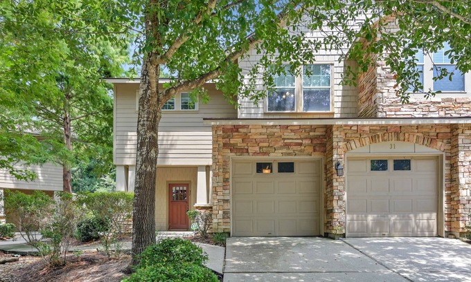 Alden Bridge House | Beautiful Townhome in The Woodlands