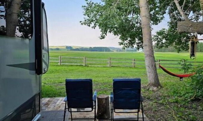 Calgary-Edmonton Corridor House | Beautiful Treed Oasis in the country and only 10 min to town with all amenities.