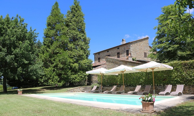 Sansepolcro Villa | Beautiful Tuscan Villa with large garden and ample outside space