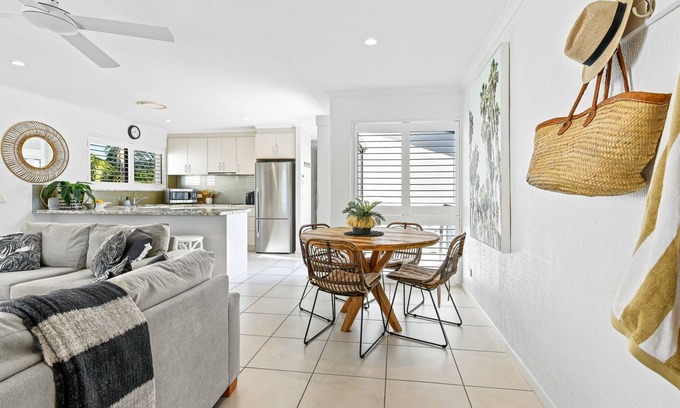 Noosa Heads Apartment | Beautiful unit on the canal at Noosa Sound. Unit 8
