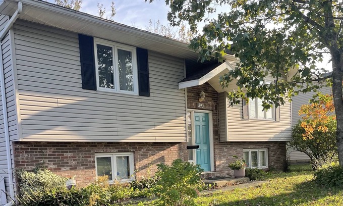 Cole Harbour House | Beautiful Upper Flat 10 Minutes From The Ocean