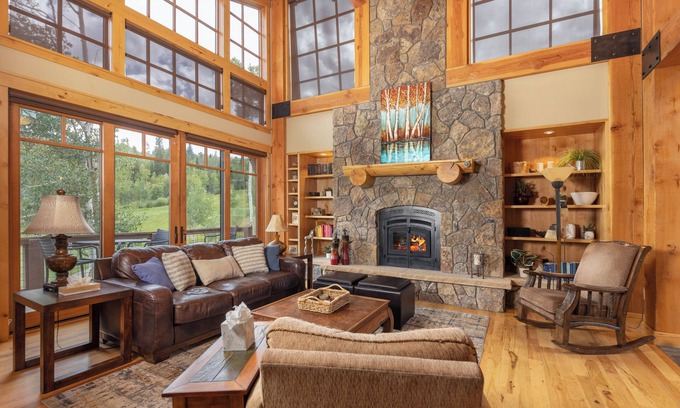 Three Peaks House | Beautiful Upscale Home on the Golf Course with Two Master Suites, Private hot tub