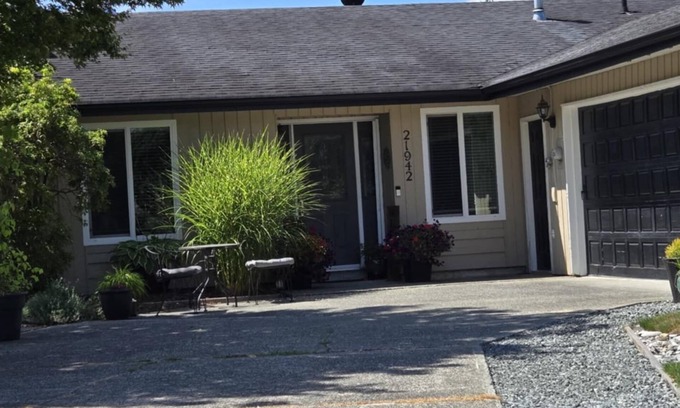 Maple Ridge House | Beautiful Vancouver only 40 minutes away. Enjoy the wonders of British Columbia