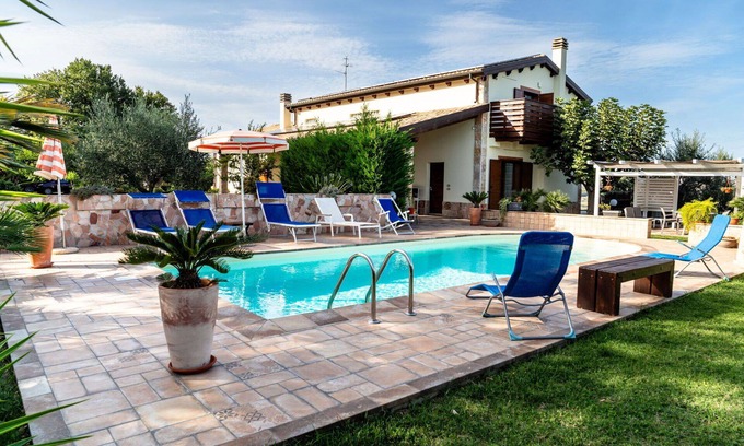 Citta Sant'Angelo House | Beautiful villa for 5 guests with WIFI, pool, A/C, TV and patio