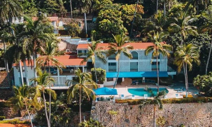 Pichilingue House | Beautiful Villa Aldila with Direct Beach Access in Acapulco