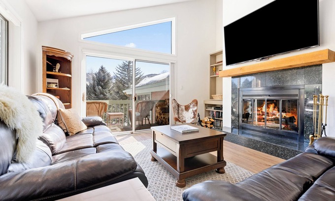 Avon House | Beautiful views from Avon Condo right on Nottingham Lake!