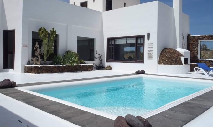 Costa Teguise House | Beautiful villa 250m2 on the golf course 7 persons