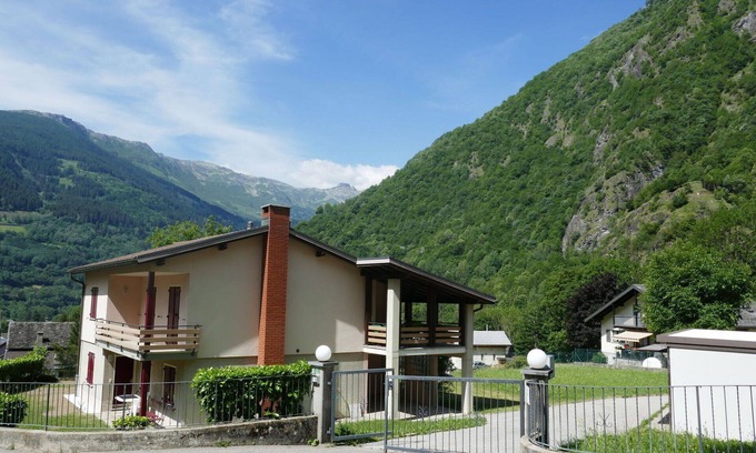 Blenio House | Beautiful villa for 5 guests with WIFI, TV, terrace, pets allowed and panoramic view