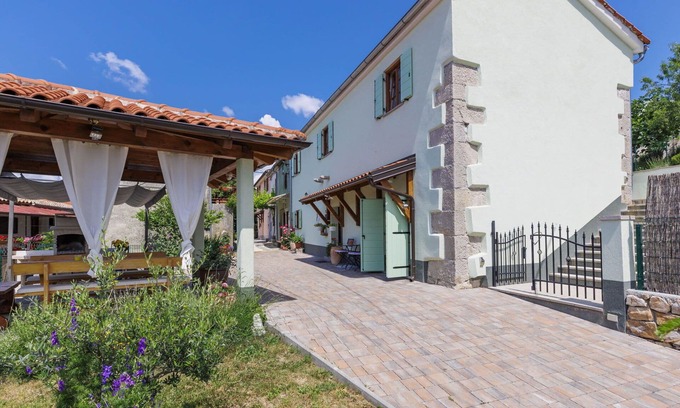 Grabri House | Beautiful villa for 6 guests with A/C, WIFI, private pool, TV and terrace