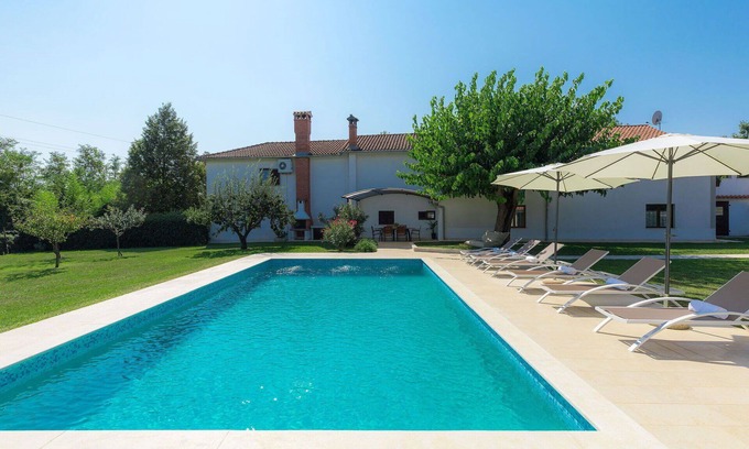 Muzini House | Beautiful villa for 7 guests with WIFI, private pool, A/C, terrace and pets allowed