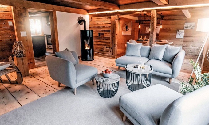 Innertkirchen Villa | Beautiful villa for 2 guests with WIFI, TV, patio and panoramic view