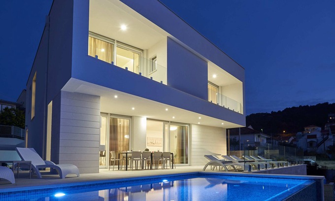 Trogir Villa | Beautiful villa with sea view 2 minutes from the centre of Trogir- Villa Trogir
