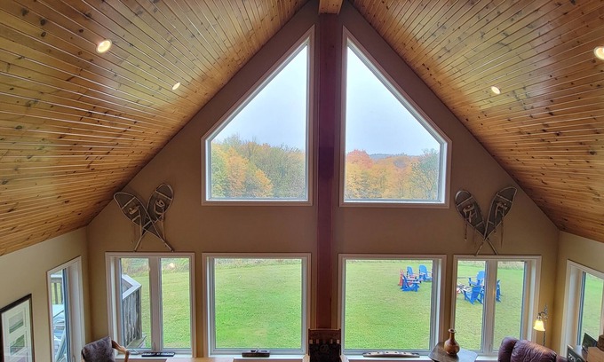 Grey Highlands Ski Chalet | Beautiful Year Round Chalet 20 minutes west of Blue Mountain Collingwood
