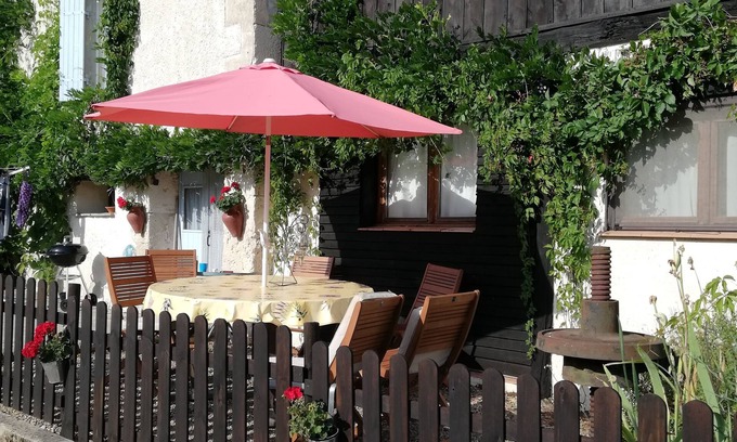 Saint-Jean-de-Duras Cottage | Beautifully French Rustic Gite, back in time.