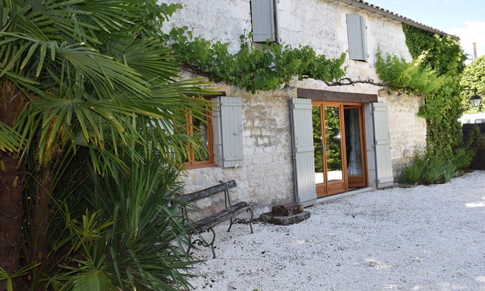 Crazannes House | Beautifully converted barn, 3 bedroom, 5 min River Charente, 40 min from beaches