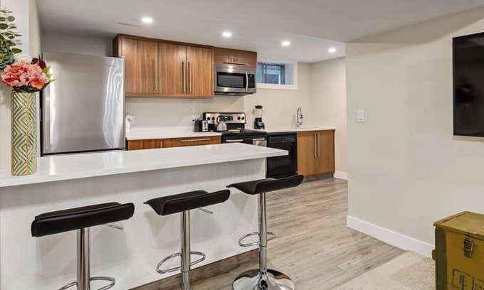 Crescent Heights Apartment | Beautifully renovated, steps from downtown suite
